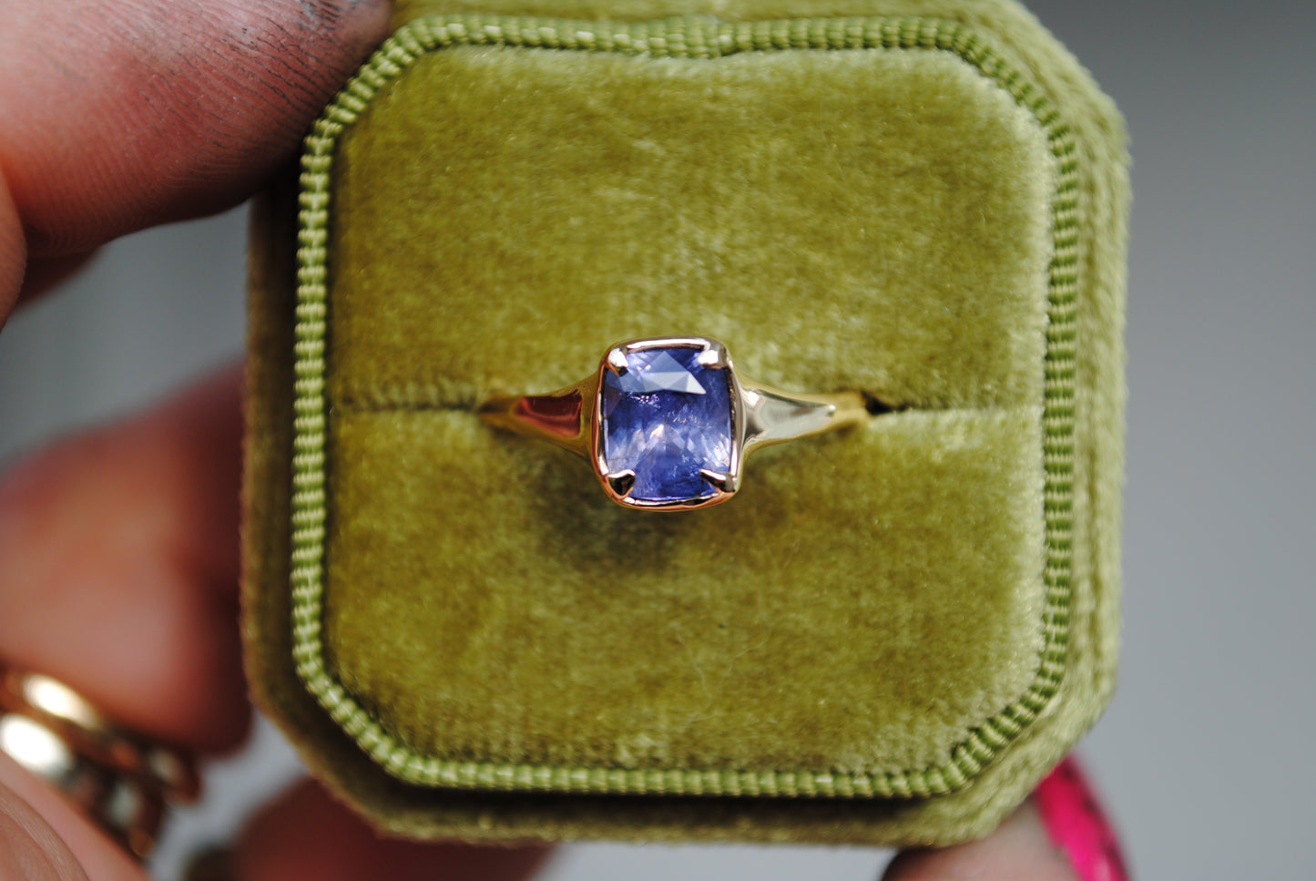 organic prong solitaire - violet sapphire