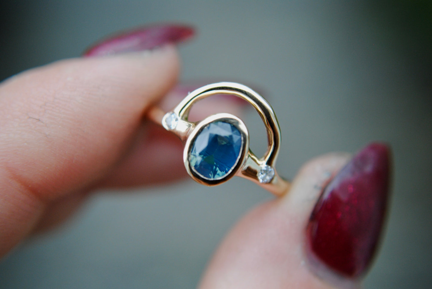Bowed Ring - Teal Sapphire