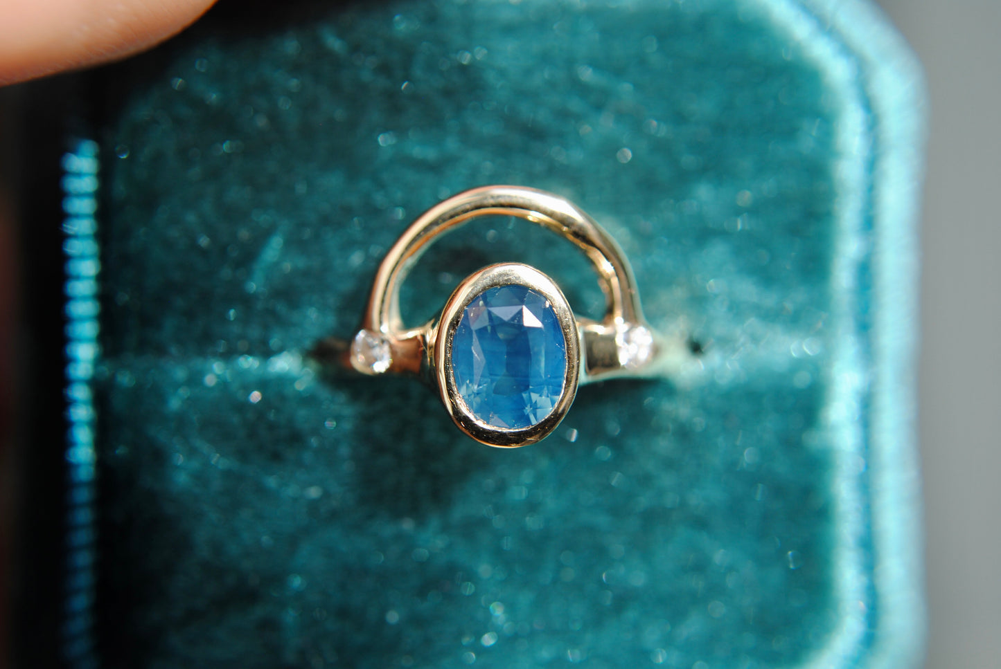 Bowed Ring - Teal Sapphire