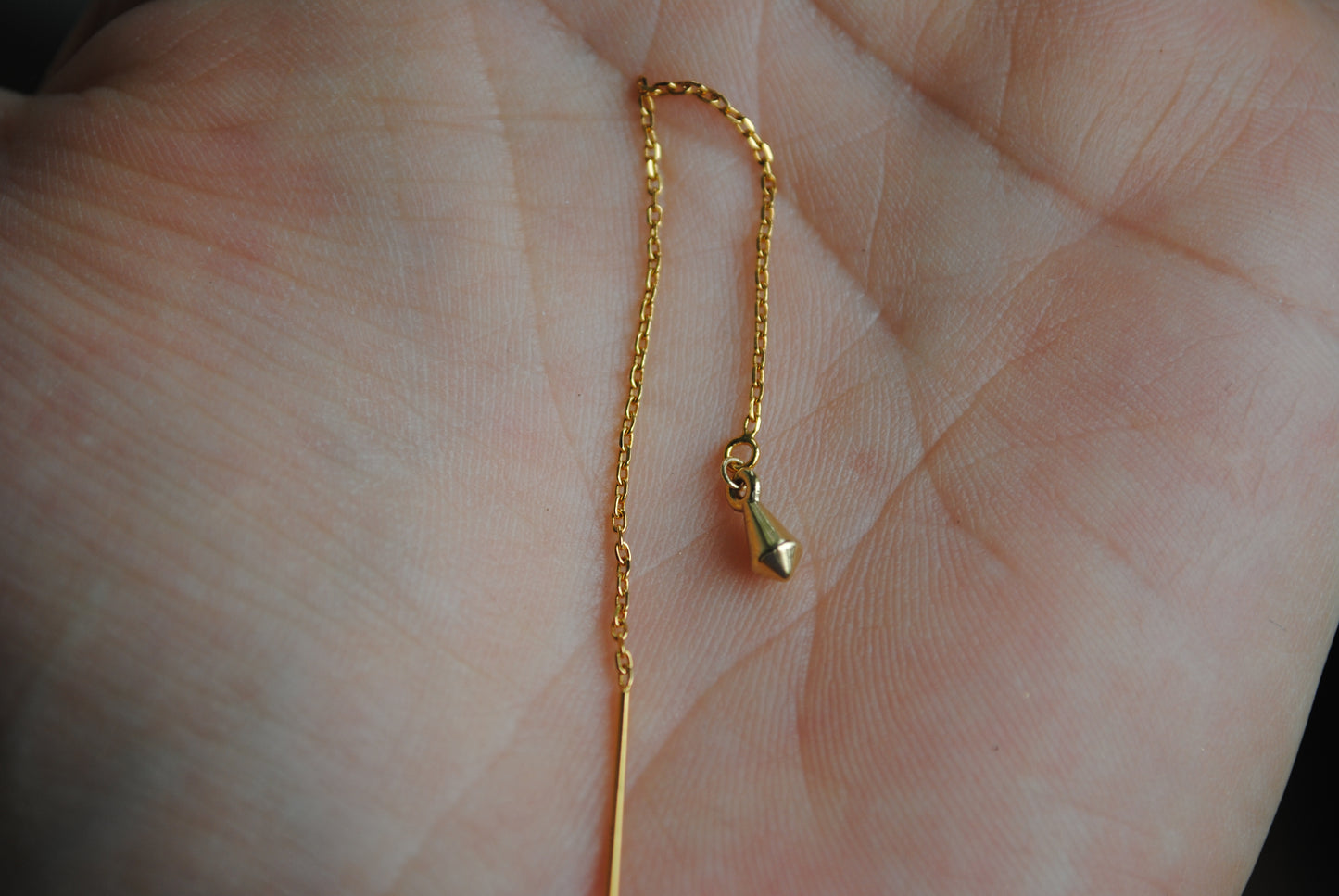 EAR THREADER WITH GEOMETRIC BOBBLE