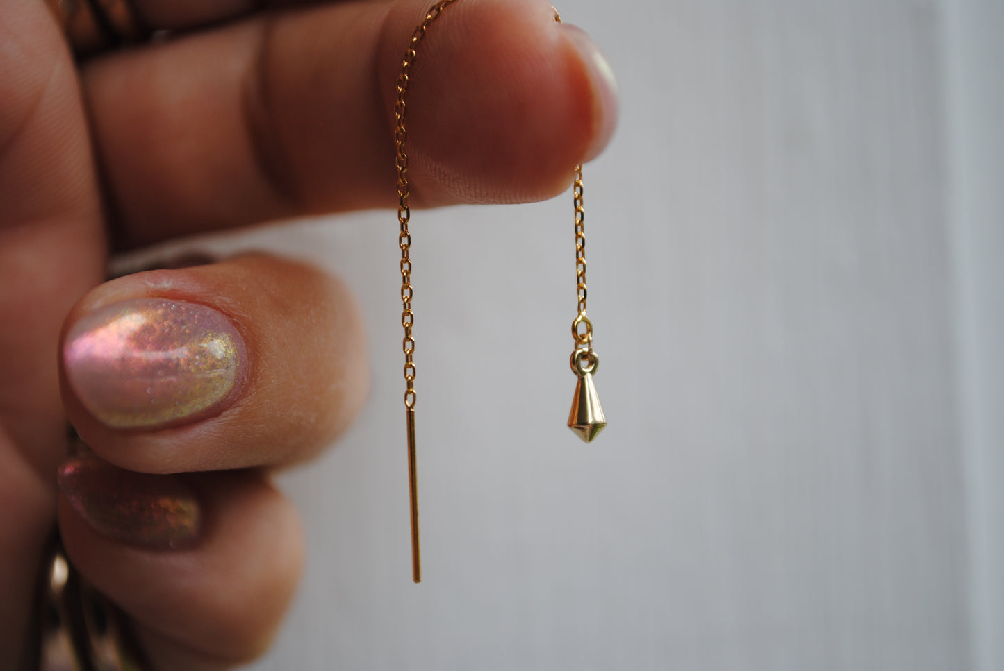 EAR THREADER WITH GEOMETRIC BOBBLE