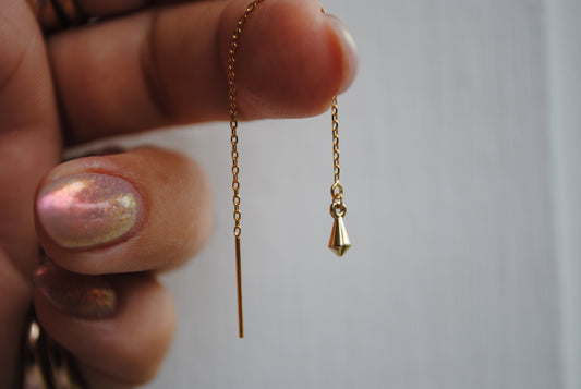 EAR THREADER WITH GEOMETRIC BOBBLE