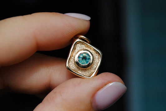 Alexandrite Through the Looking Glass Charm