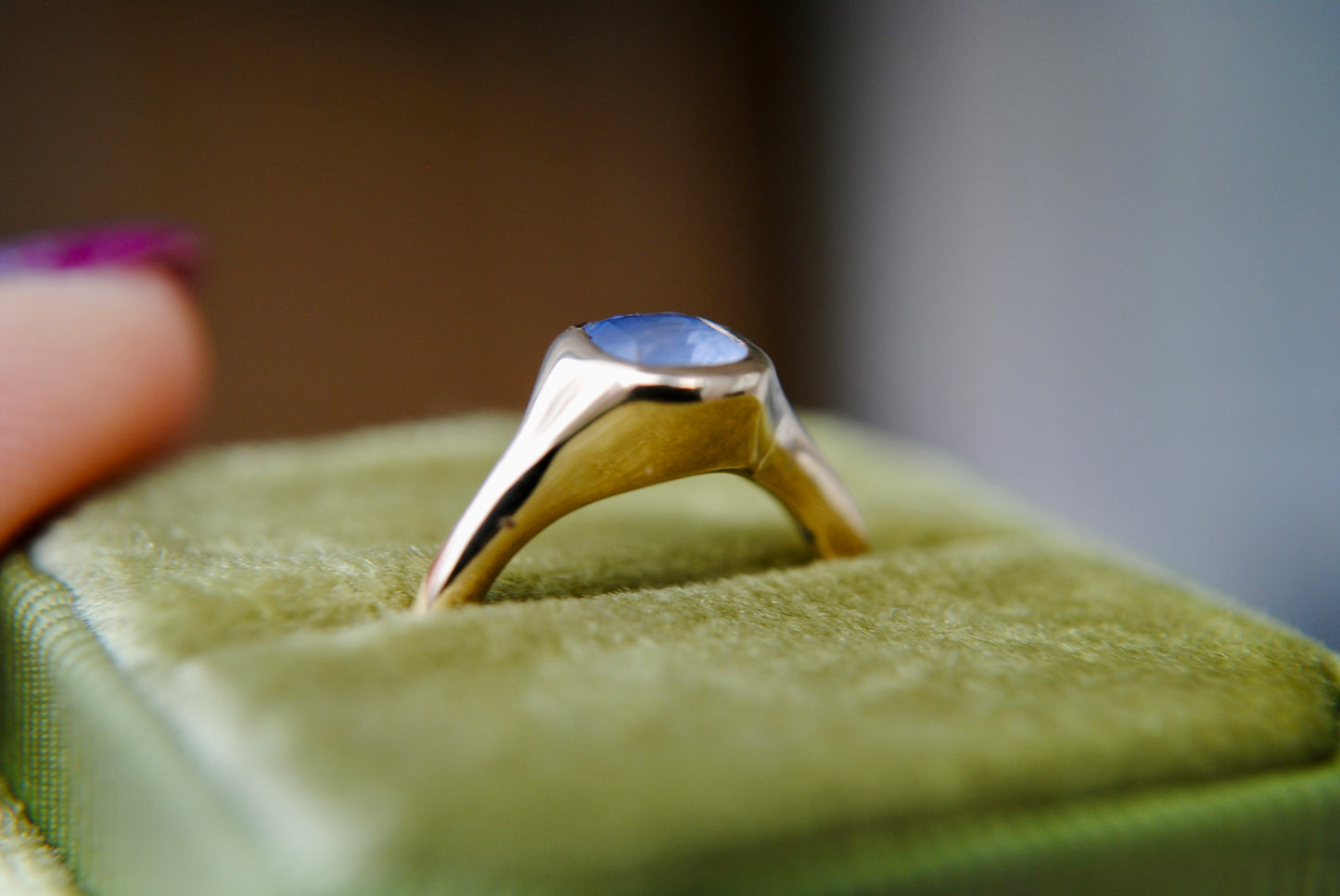 Organic Solitaire Opalescent Ceylon Blue Sapphire