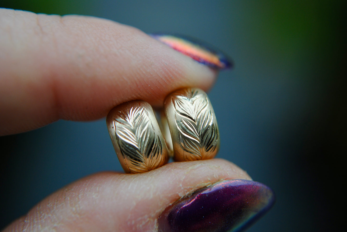 chubby huggie - leafy engraving