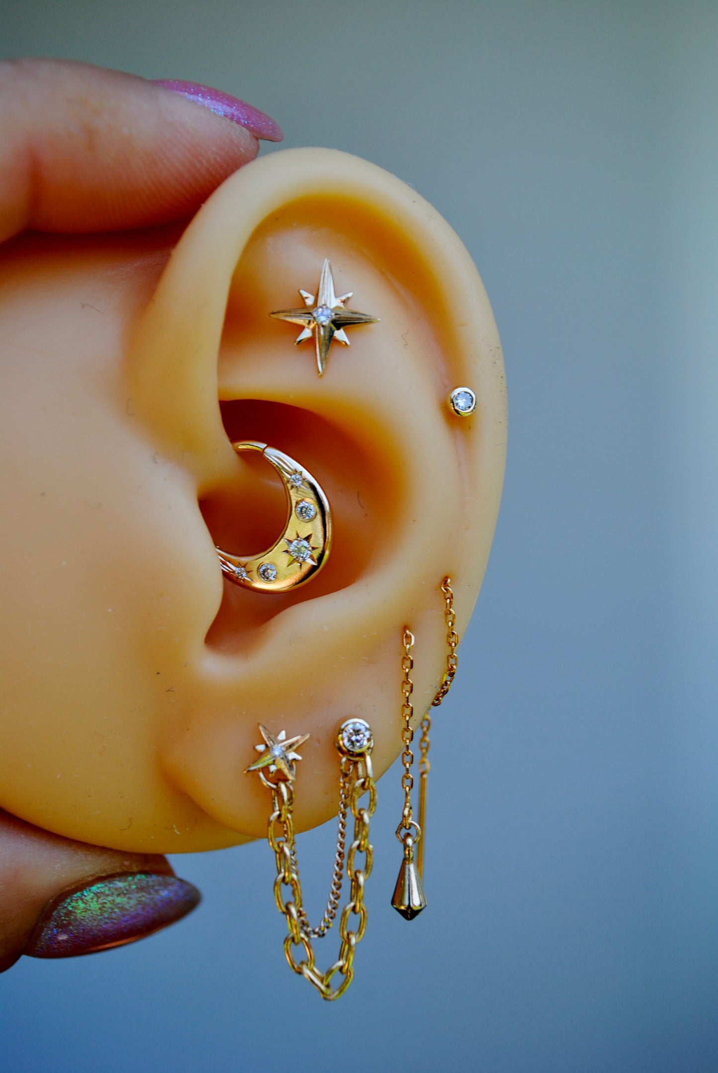 EAR THREADER WITH GEOMETRIC BOBBLE