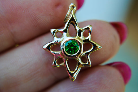 LUCKY STAR - .7 CT TSAVORITE GARNET