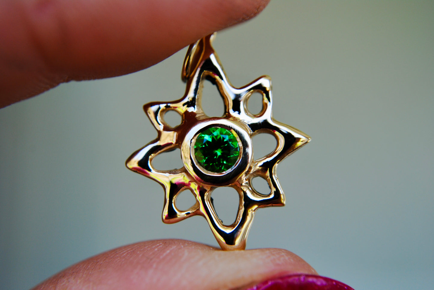LUCKY STAR - .7 CT TSAVORITE GARNET