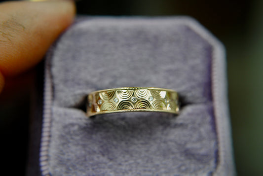 TWINKLES AND RAINBOWS ENGRAVED BAND WITH DIAMONDS