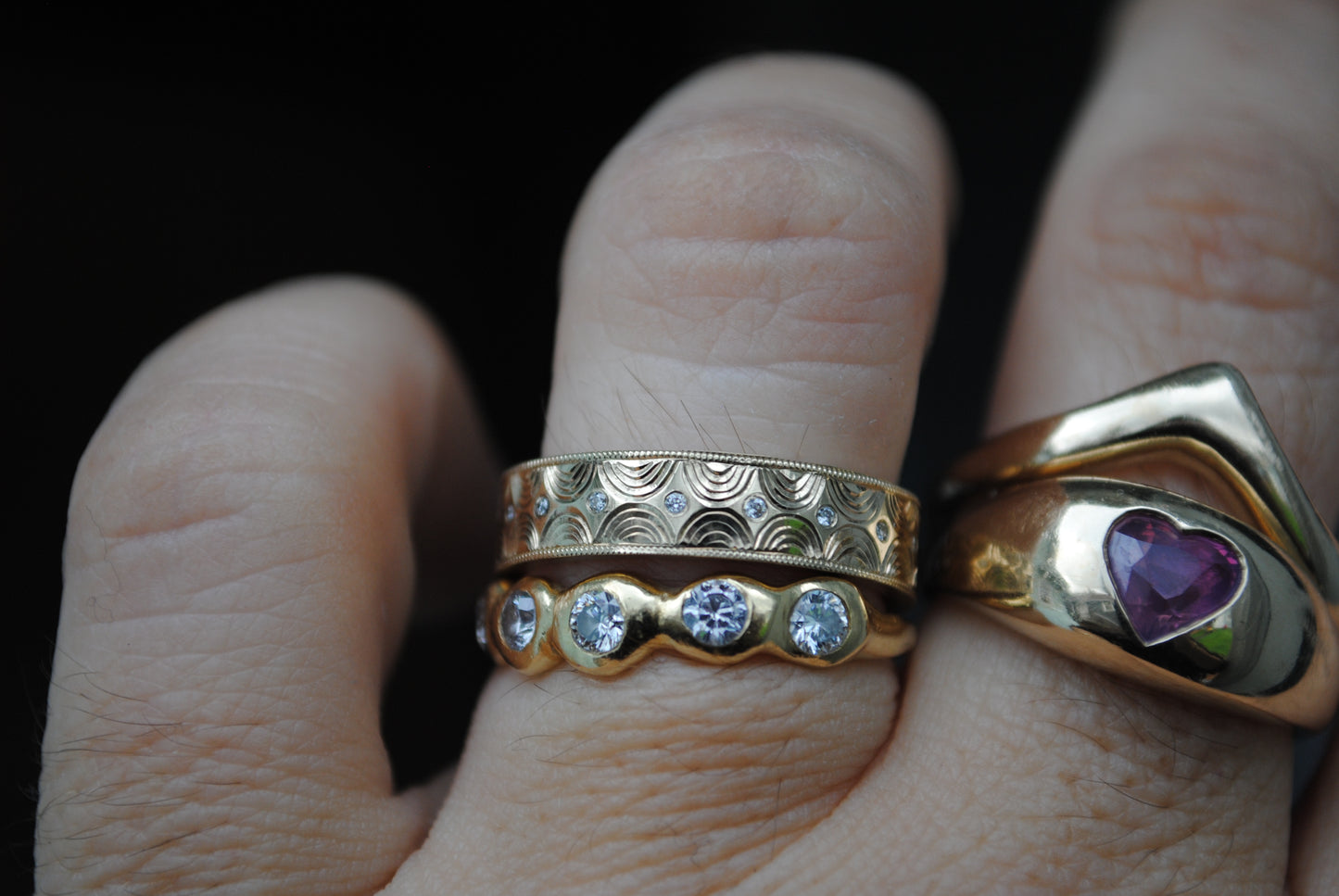 TWINKLES AND RAINBOWS ENGRAVED BAND WITH DIAMONDS